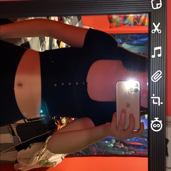 Two crop tops - Picture 1 of 2
